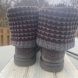 UGG Classic Cardy Knit Boots Gray Women’s Size 6 Button Sweater Boots